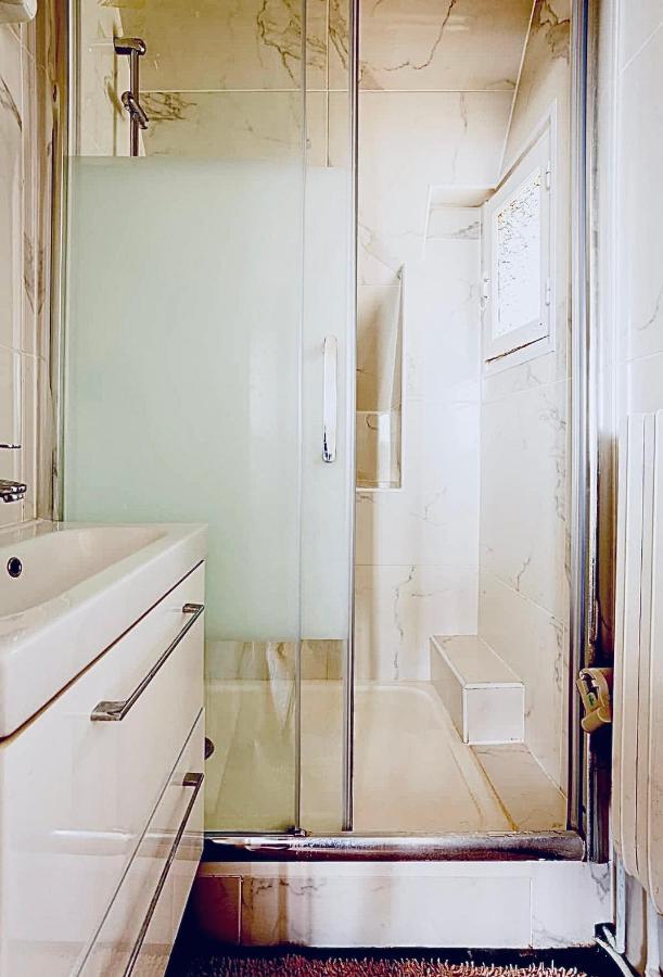 Beautiful Apartment With A View Of Eiffel Tower In Center Paris Luaran gambar